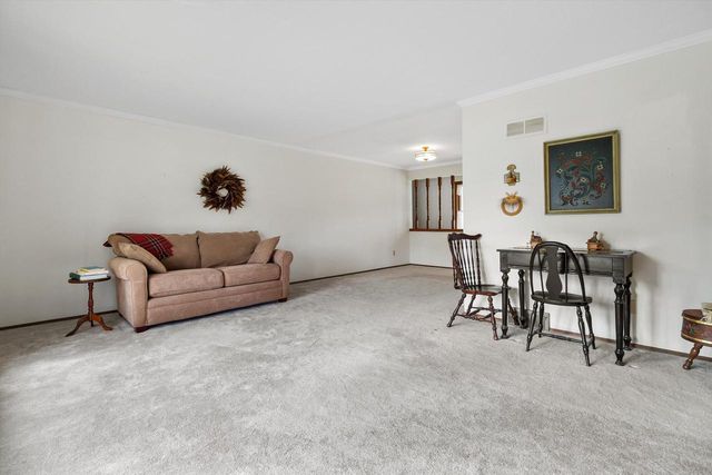 S42W34366 Griffith LANE, Dousman, WI 53118