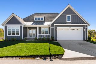 1727 N River CIRCLE, River Hills, WI 53217