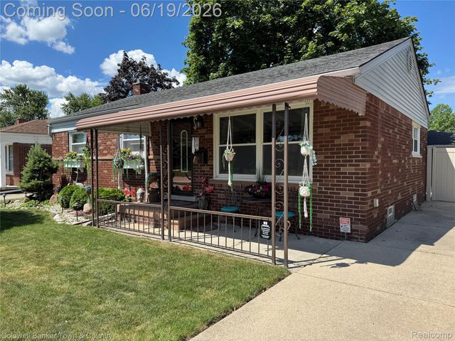 2470 Pinetree Drive, Trenton, MI 48183