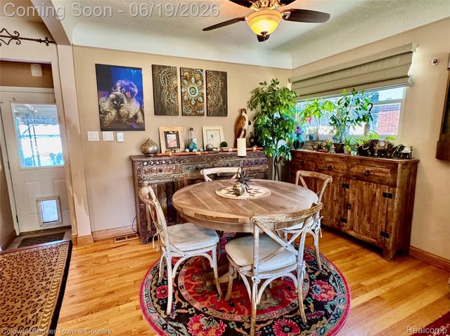 2470 Pinetree Drive, Trenton, MI 48183