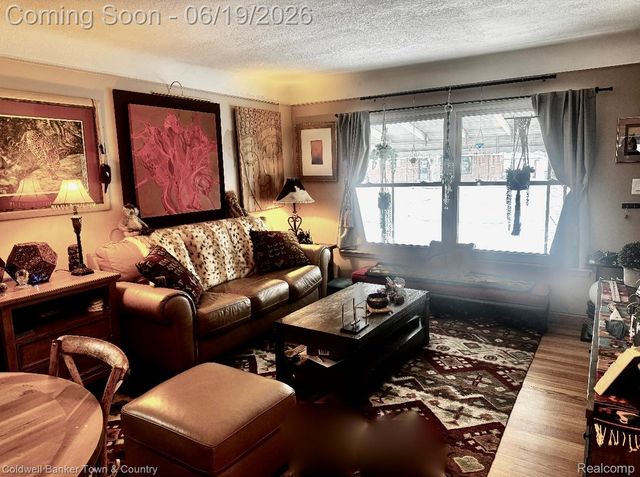 2470 Pinetree Drive, Trenton, MI 48183