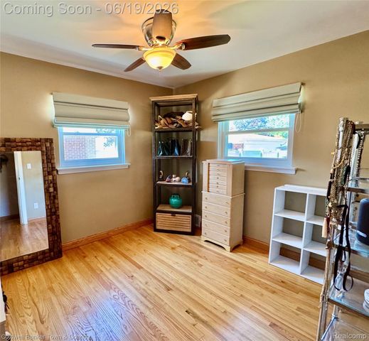 2470 Pinetree Drive, Trenton, MI 48183