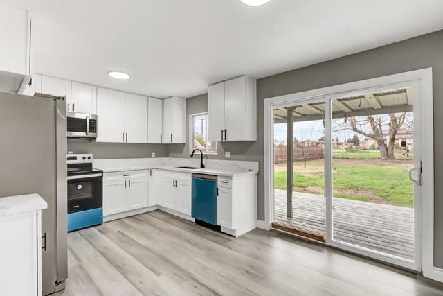 983 Kay St, Olivehurst, CA 95961