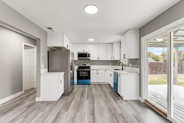 983 Kay St, Olivehurst, CA 95961