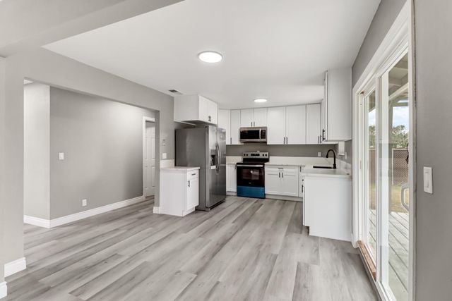 983 Kay St, Olivehurst, CA 95961