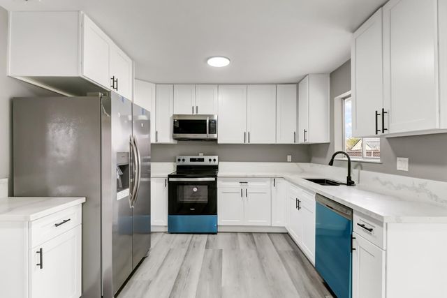 983 Kay St, Olivehurst, CA 95961