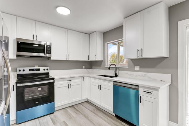 983 Kay St, Olivehurst, CA 95961