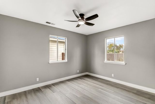 983 Kay St, Olivehurst, CA 95961