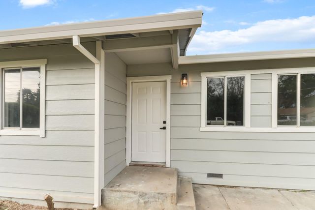 983 Kay St, Olivehurst, CA 95961