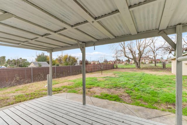 983 Kay St, Olivehurst, CA 95961