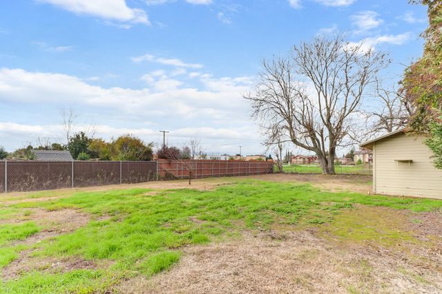 983 Kay St, Olivehurst, CA 95961