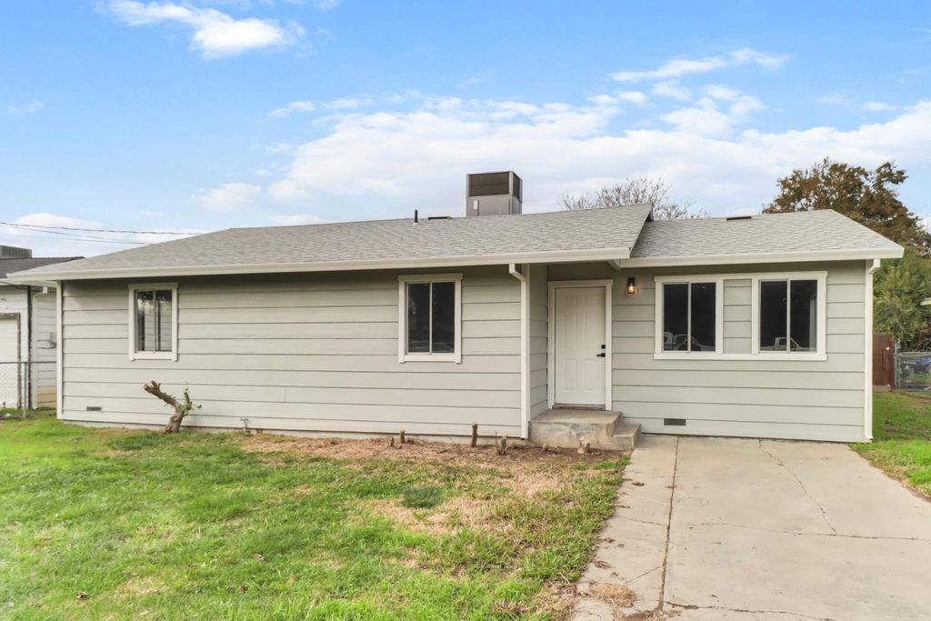 983 Kay St, Olivehurst, CA 95961