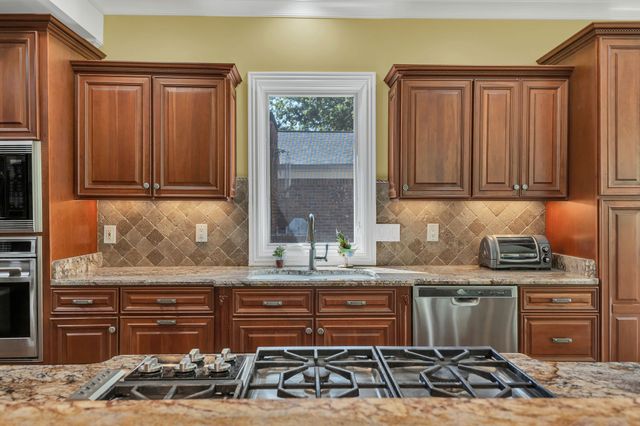 1315 Parker Pl, Brentwood, TN 37027