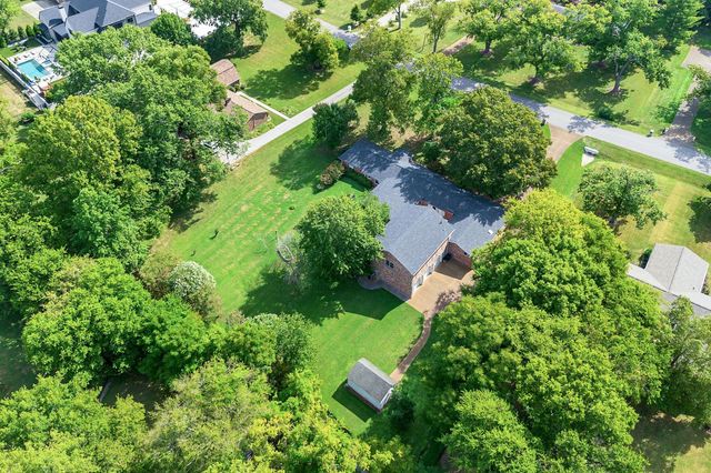 1315 Parker Pl, Brentwood, TN 37027