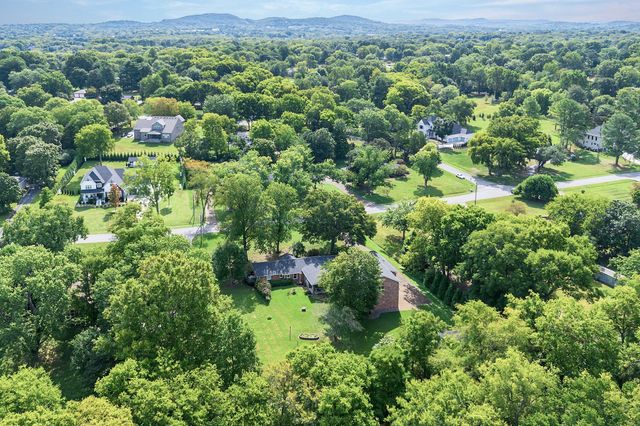 1315 Parker Pl, Brentwood, TN 37027