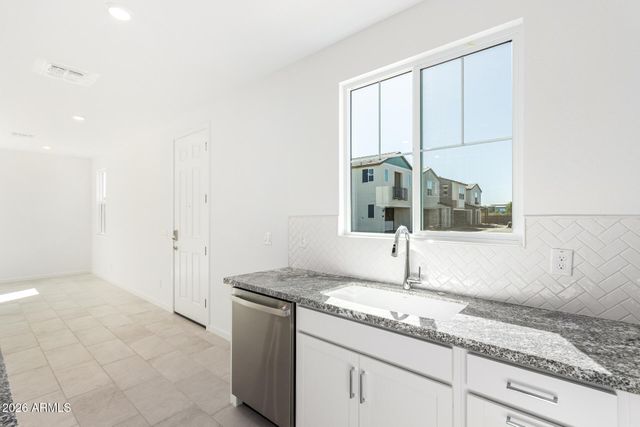 2446 W MAXIMO Way, Phoenix, AZ 85085