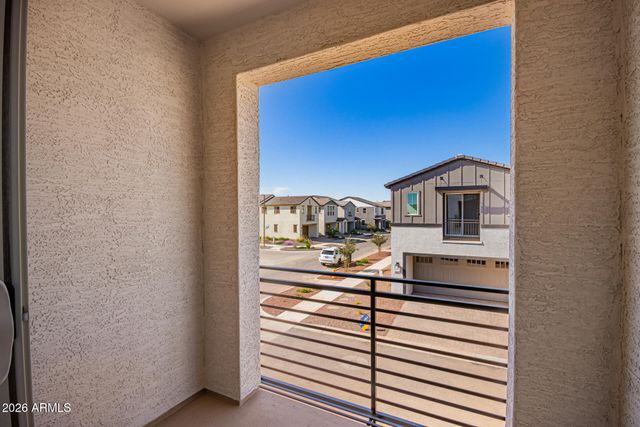 2446 W MAXIMO Way, Phoenix, AZ 85085