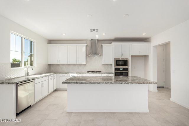 2446 W MAXIMO Way, Phoenix, AZ 85085