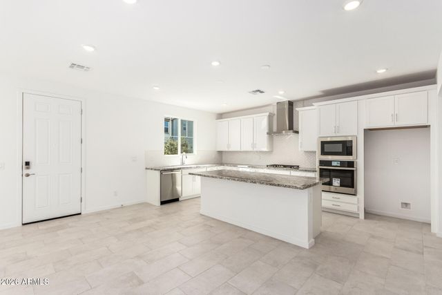 2446 W MAXIMO Way, Phoenix, AZ 85085