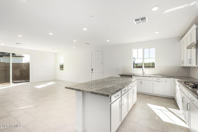 2446 W MAXIMO Way, Phoenix, AZ 85085