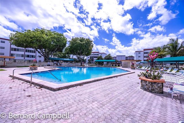 3940 NW 42nd Ave 417, Lauderdale Lakes, FL 33319