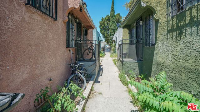 612 E 83rd Street, Los Angeles, CA 90001