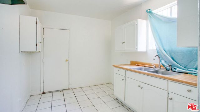 612 E 83rd Street, Los Angeles, CA 90001