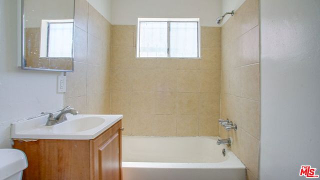 612 E 83rd Street, Los Angeles, CA 90001