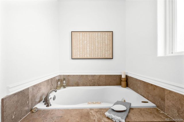 3035 N Monaco Parkway, Denver, CO 80207