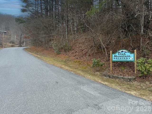 1975 Utah Mountain Road 19, Waynesville, NC 28785