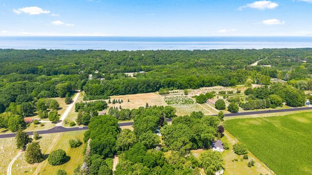 2313 68th Street, Fennville, MI 49408