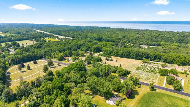 2313 68th Street, Fennville, MI 49408