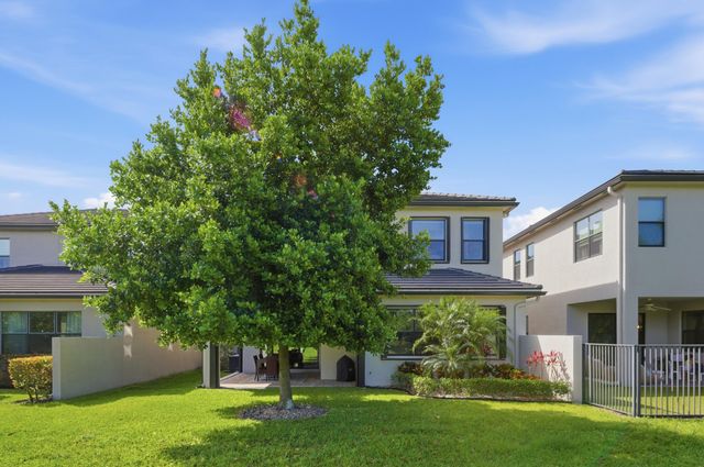 7605 Moonrise Drive, Lake Worth, FL 33467
