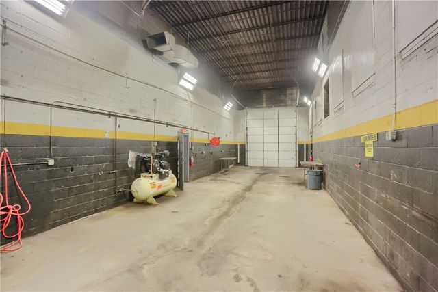 85 Helen St, Mckees Rocks, PA 15136