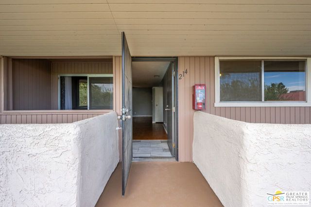 550 N Villa Court 214, Palm Springs, CA 92262