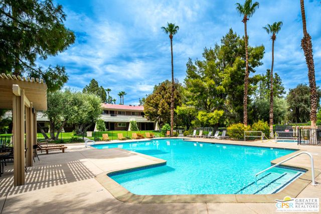 550 N Villa Court 214, Palm Springs, CA 92262