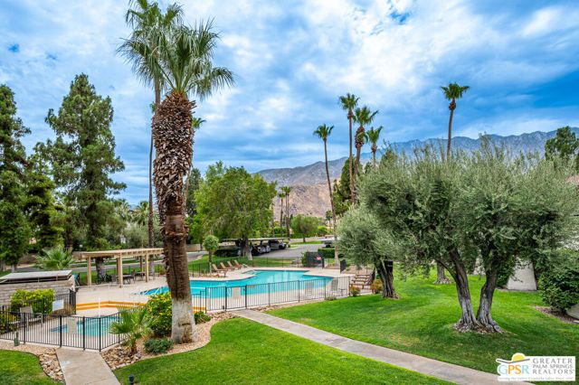 550 N Villa Court 214, Palm Springs, CA 92262