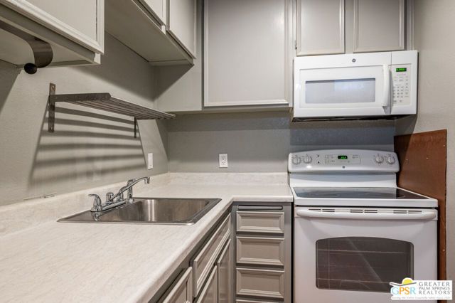550 N Villa Court 214, Palm Springs, CA 92262