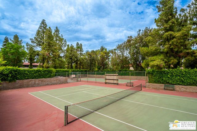 550 N Villa Court 214, Palm Springs, CA 92262