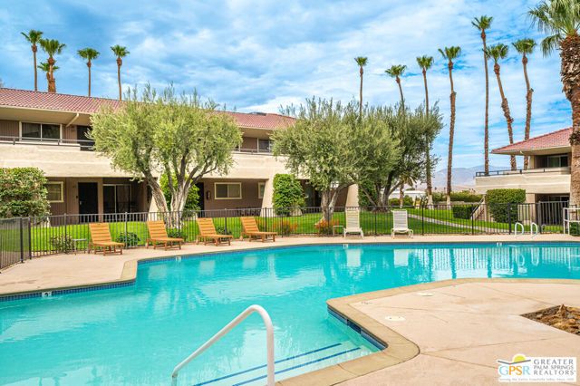 550 N Villa Court 214, Palm Springs, CA 92262