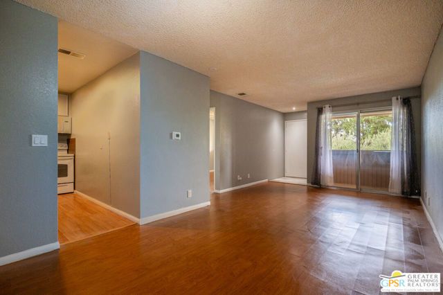 550 N Villa Court 214, Palm Springs, CA 92262