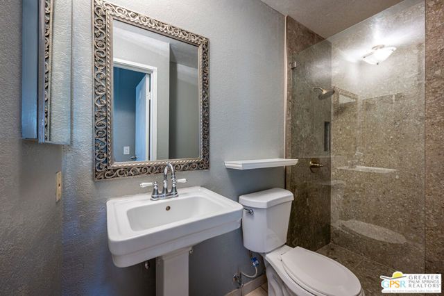 550 N Villa Court 214, Palm Springs, CA 92262