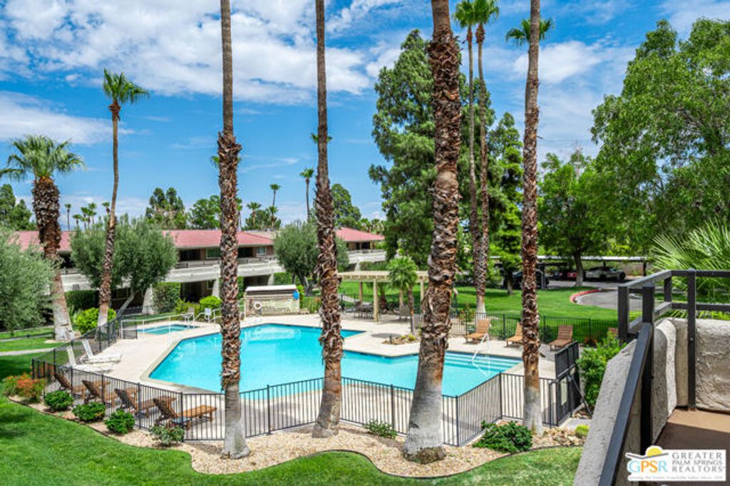 550 N Villa Court 214, Palm Springs, CA 92262