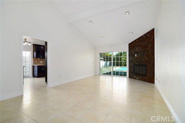 5316 Mecca Avenue, Tarzana (los Angeles), CA 91356