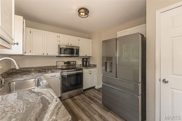 932 Cleta Drive, Ballwin, MO 63021