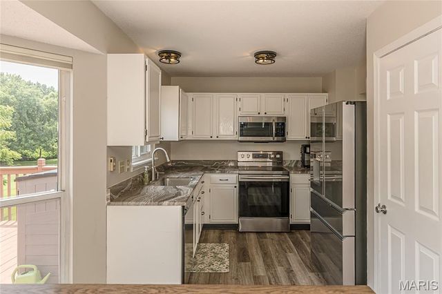 932 Cleta Drive, Ballwin, MO 63021