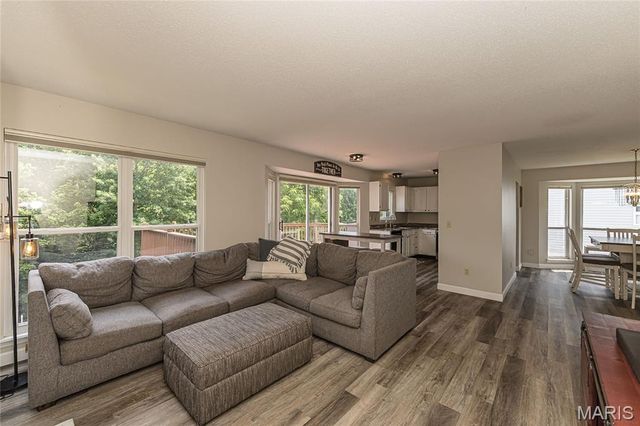 932 Cleta Drive, Ballwin, MO 63021
