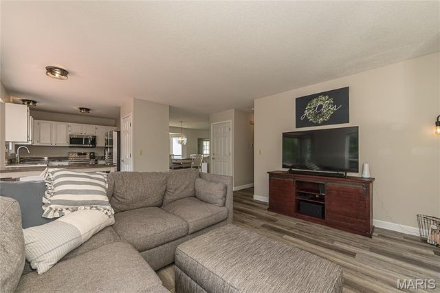 932 Cleta Drive, Ballwin, MO 63021