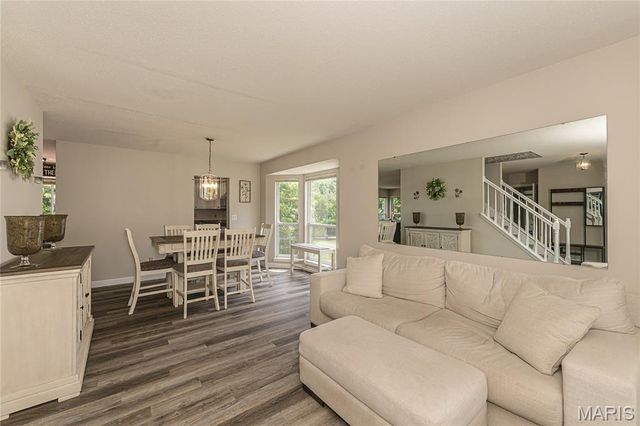 932 Cleta Drive, Ballwin, MO 63021
