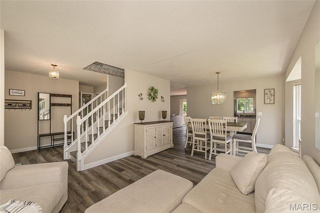 932 Cleta Drive, Ballwin, MO 63021